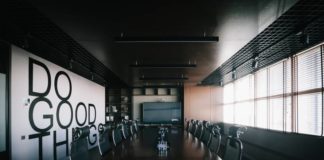 Jak powinna wyglądać sala szkoleniowa?
